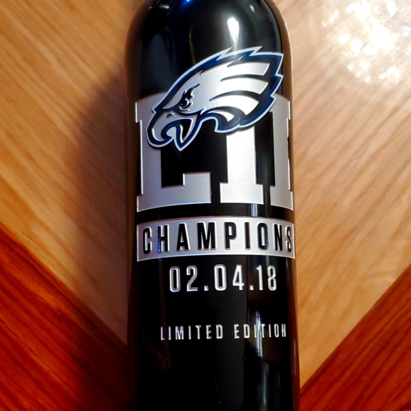 🦅NWT: 🦅EAGLES (SUPER BOWL 52 CHAMPIONS) LIMITED EDITION WINE - Picture 3 of 7